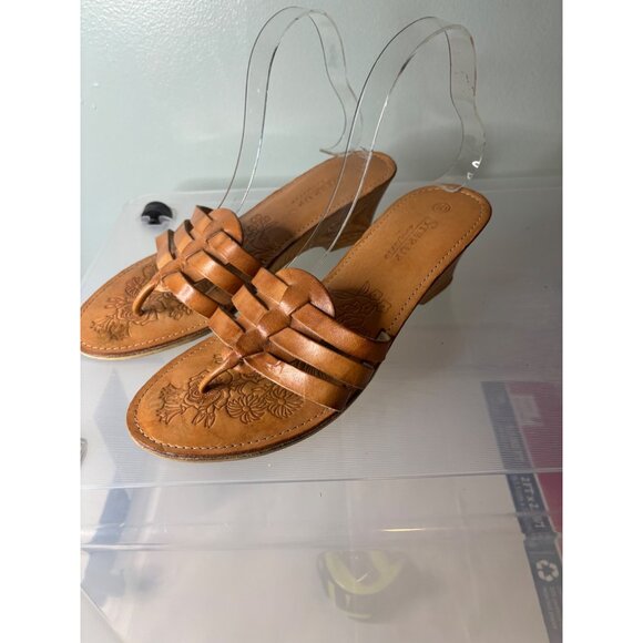 Step Up Slip On Wedge Sandals Tan Sz 10 Open Toe Floral Embossed Sole Strappy - Picture 3 of 9